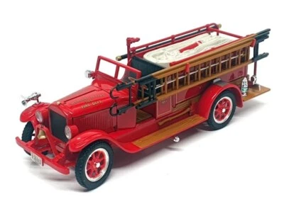 NEW 1928 Reo Fire Engine Truck Red 1:32 Diecast Model by Signature Models - Image 1 of 4