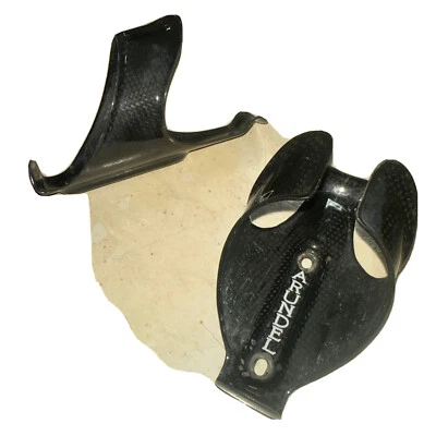 Par Arundel Trident (2) Dos jaulas para botellas de agua de fibra de carbono negro brillante Foto 1 de 4