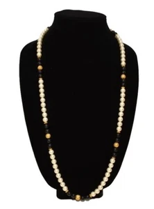 Collar vintage de perlas simuladas con cuentas negras y doradas de 32" - Imagen 1 de 4