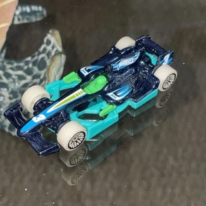 F1 RACER - HOT WHEELS GLOW WHEELS 2/10 - 1:64 DIECAST CAR - HW'15 - Blue & Teal - Picture 1 of 8