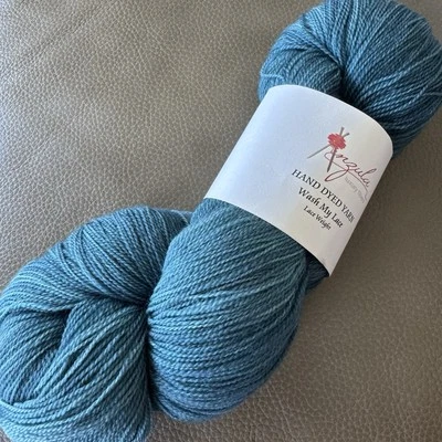 Hilo teñido a mano Anzula Lavar mi encaje Superwash Merino 990 yardas verde azulado Foto 1 de 4