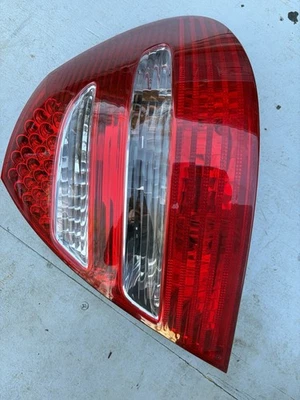 04 Conjunto de luz trasera lateral derecha mercedes-benz e500 Foto 1 de 4