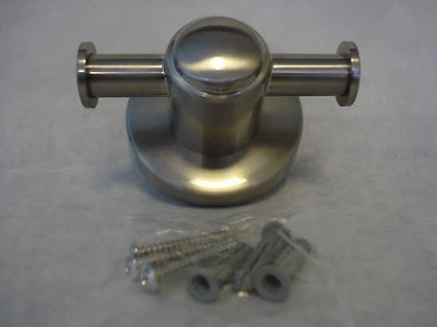 Gancho de bata doble Liberty Franklin de latón Tempra acabado níquel satinado No. 4002SN Foto 1 de 4