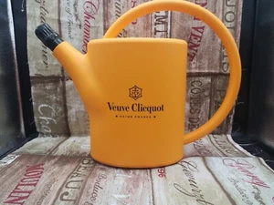 RARISSIMO portabottiglie Veuve Clicquot a forma di annaffiatoio portabottiglie champagne - Foto 1 di 5