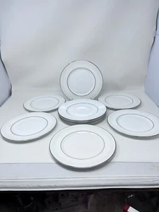 Royal Doulton Bone China*AMULET*WHITE W/PLATINUM 8" SALAD PLATES* H4998 EUC!!!! - Picture 1 of 10