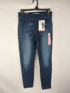 Signature Levi Strauss Gold Label Womens Totally Shaping Pull On Skinny NWT - Picture 1 of 8