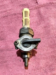 Válvula de combustible de tanque de gasolina con grifo inferior de 22 mm Harley-Davidson Keihin OEM - Imagen 1 de 3