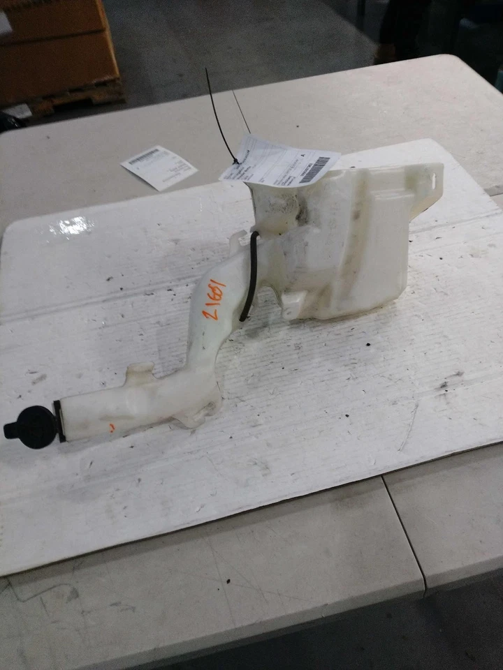 2017 Chevrolet Equinox Washer Fluid Reservoir OEM White 3.60L 85K Miles Foto 1 de 4
