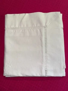 Taie d'oreiller ancienne en coton brodé 73 cm x 76 cm T152 - Picture 1 of 6