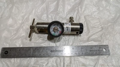 REGULADOR DE OXÍGENO MÉDICO B&F 50 PSI   Foto 1 de 4