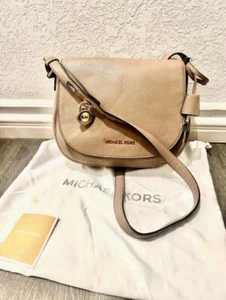 Michael Kors Purse Hamilton Messenger MK Signature Logo w/ Key - Picture 1 of 3