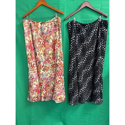 Lane Bryant  floral and geometric A-Line Midi Pull On Tulip Hem skirts 18/20 Y2K - Image 1 of 4