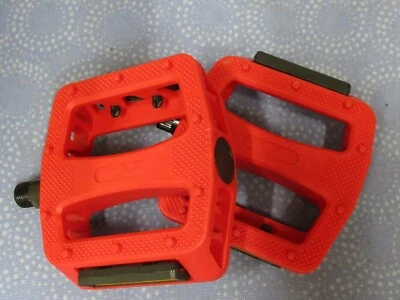 Juego de pedales de bicicleta SE Bikes/Carreras 12 en punto rojo nailon 9/16" ajuste universal - Nuevo Foto 1 de 4