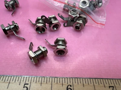 Pomona 3267 Banana Jack, Nut & Lug, 4mm Panel Mount, New, Quality Pomona, Qty 1 - Image 1 of 2