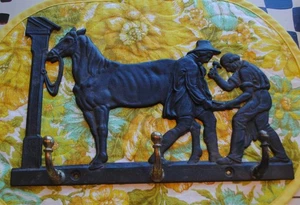 GUSSEISEN HUFSCHMIED SCHMIED GARDEROBE/SCHÜRZENSTÄNDER MESSINGHAKEN - Bild 1 von 8