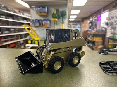 1/16 John Deere 320E Заказной Золотой Вилочный погрузчик окрашен на заказ - Изображение 1 из 4