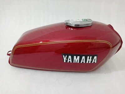YAMAHA RX100 RX125 Gasolina Gas Tanque de Combustible Rojo con Tapa Cromada Foto 1 de 4
