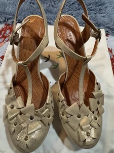 Preowned Chie Mihara Narcisa T-Strap Heels In Gold Size 38.5 - Picture 1 of 19