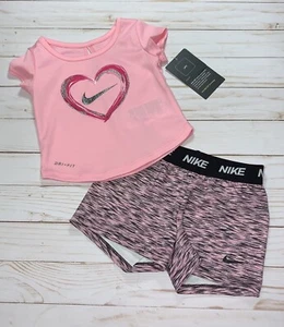 Ensemble haut et short Nike Dri-Fit bébé fille thème coeur teinté espace taille - 12 mois - Photo 1/7