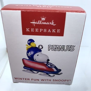 2022 Hallmark Winterspaß mit Snoopy Bob Miniatur Ornament 25. in Serie - Bild 1 von 4