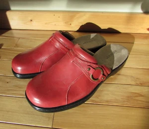 Array "Lyric" Red Leather Slip On Slide Padded Clog Shoes Size 9.5 Bronze Ring - Picture 1 of 8