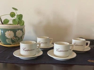 4 tazas y platillos de capuchino de porcelana italiana ACF de colección blancos con letras marrones Foto 1 de 4