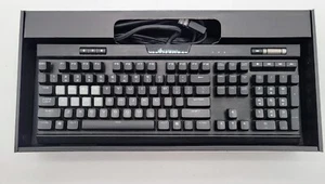 Optyczno-mechaniczna klawiatura do gier CORSAIR K70 RGB, podświetlana RGB, model RGP0057 - Zdjęcie 1 z 4