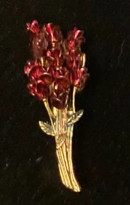 Vintage Brooch Pin Bouquet of 12 One Dozen Red Roses Flowers Gold Tone - Picture 1 of 2