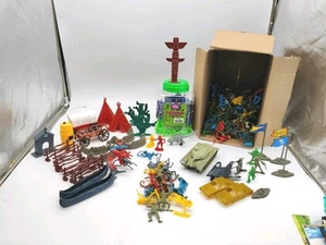 Big Mixed Lot of Vintage & Recent  Plastic Army Men Cowboys Indians & Zombies  - Picture 1 of 9