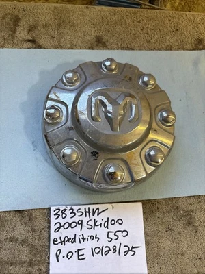 Cubierta de rueda Mopar cromada con logotipo Ram 62497B 383 Foto 1 de 4