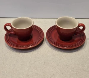 Le Creuset Espressotasse Tasse mit Untertasse 2er Set Cerise Rot Steingut - Bild 1 von 4