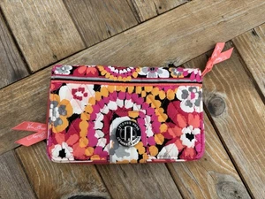 Vera Bradley Pixie Blooms Turnlock and Zip Around Geldbörse Pink, Orange, Neu - Bild 1 von 5