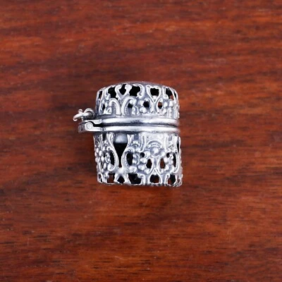 WEBSTER STERLING SILVER THIMBLE CASE PIERCED SCROLL & BEAD NO MONOGRAM - Image 1 of 4