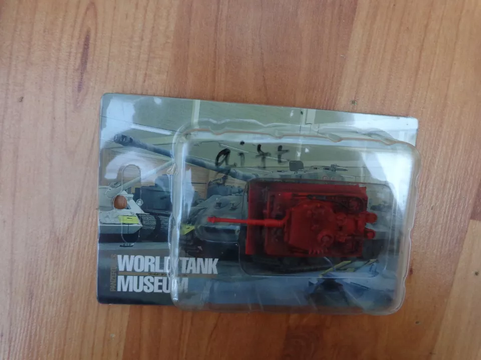 TAKARA WORLD TANK MUSEUM WTM 1/144 WW2 RED TIGER I TANK MODEL - Image 1 of 1