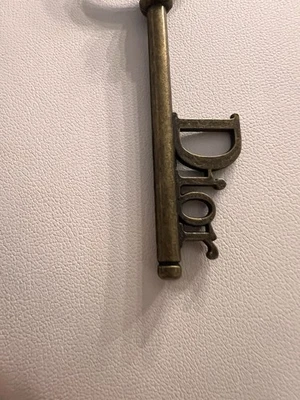 Colgante Christian Dior para collar o dije - artículo vintage inmobiliario Foto 1 de 4