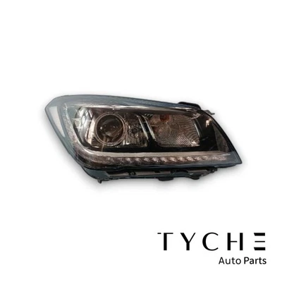 2015 Hyundai Genesis DH Right  Xenon Headlight - Image 1 of 4