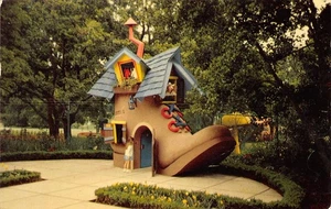 Old Woman Who Lived in a Shoe CHILDREN'S FAIRYLAND Oakland Amusement Park 1955 - Imagen 1 de 2