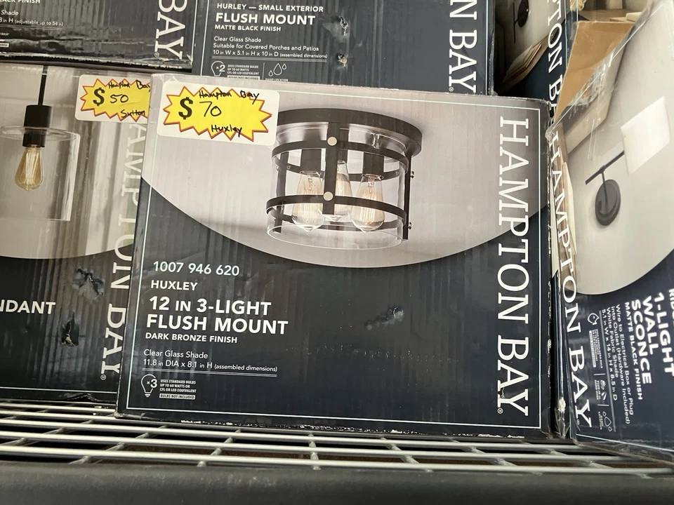 Suporte embutido Hampton Bay Huxley acabamento bronze escuro claro sombra de vidro transparente - Imagem 1 de 1