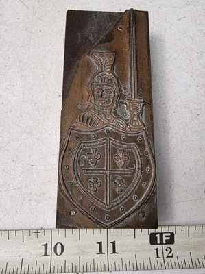 Bloco de impressão tipográfica vintage cavaleiro soldado guerreiro espada escudo - Imagem 1 de 4