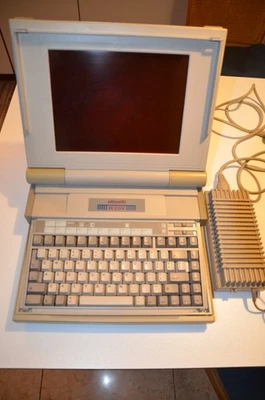Computer Laptop Olivetti vintage anni '80 Modello M211V - Immagine 1 di 4