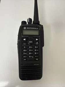 Motorola XPR6550  DMR Two-way Radio - Black Model: AAH55QDH9LA1AN - Zdjęcie 1 z 8