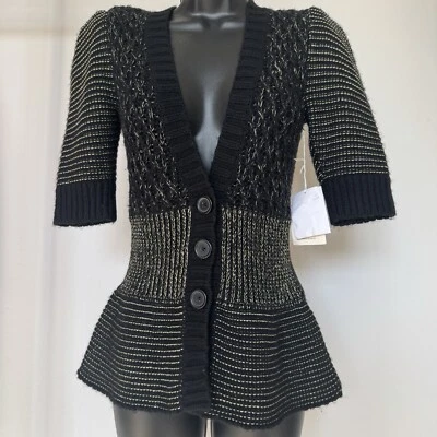 Cárdigan Moda International Negro Y Dorado Peplum Abotonado Rayas Talla Pequeña Foto 1 de 4