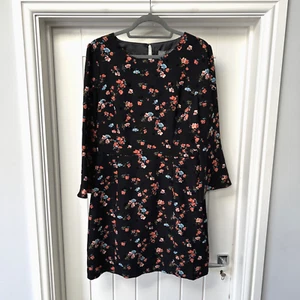 Oasis Dress Women's UK 14 Black Floral Fit & Flare Midi Long Sleeved BNWT - Picture 1 of 10