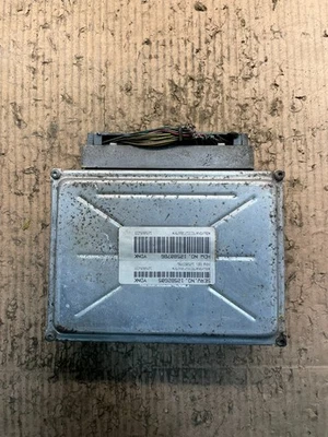 2003-2006 Chevrolet Suburban Engine Control Unit Module ECM ECU V5484 DG - Image 1 of 4