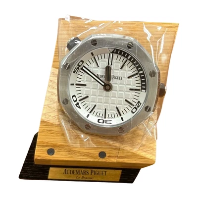 Reloj de mesa Audemars Piguet Royal Oak offshore limitado con caja blanco Foto 1 de 4