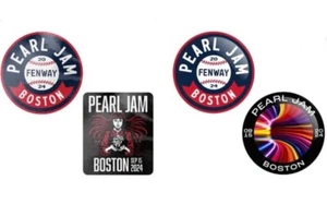 PEARL JAM STICKER & BUTTON PIN SET FENWAY PARK BOSTON RED SOX 2024 BASEBALL - Bild 1 von 2