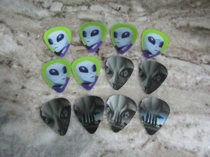 12 HOLOGRAM GUITAR PICKS from HOT PICKS USA - SPACE ALIENS - 2 TYPES - Picture 1 of 7