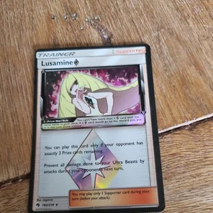 Pokémon TCG Lusamine [Prism Star] Lost Thunder 182/214 Holo Holo Rare - Bild 1 von 2