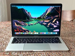 MacBook Pro TouchBar 13-inch 2.9 GHz i5 / 8 GB / 512 GB - Picture 1 of 17