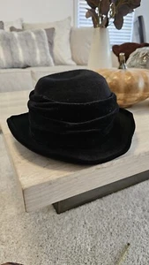 Vtg BASKA DESIGN LONDO 100% Wool Black Hat With Black Velvet Band - Picture 1 of 7